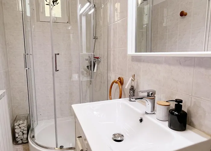 Studio Izola アパート イゾラ